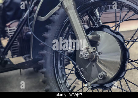 Rad Russischen retro Motorrad URAL, close-up Farbe haki Stockfoto