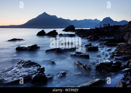 Schottisches Loch am frühen Morgen. Ein sehr ruhiger Herbsttag am Loch Voil, in der Nähe von Balquhidder im Loch Lomond and Trossachs National Park, Schottland. Stockfoto