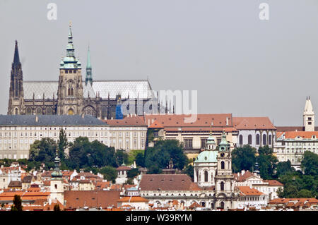 Panoramablick auf Prag, Prager Burg und Kathedrale. Der Tschechischen Republik Stockfoto