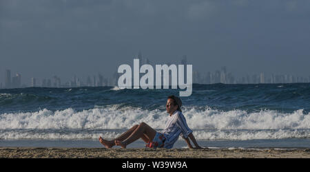 Australischen Strand Szenen. Das Leben ist ein Strand in Australien sun Backen in Queensland. Stockfoto