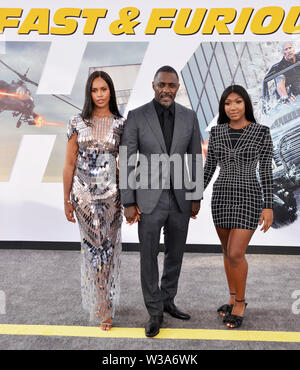 Los Angeles, USA. 13. Juli, 2019. Sabrina Dhowre Elba, Idris Elba, Isan Elba 039 kommt bei der Premiere von Universal Pictures' "Fast & Furious präsentiert Hobbs & Shaw" bei Dolby Theater am Juli 13, 2019 in Hollywood, California Credit: Tsuni/USA/Alamy leben Nachrichten Stockfoto
