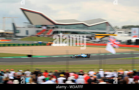 Williams Fahrer George Russell im Qualifying für den Großen Preis von England in Silverstone, Towcester. Stockfoto