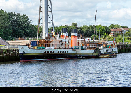 Ozean gehen, Raddampfer P. S. Waverley liegen neben das Glasgow Science Centre Pacific Quay am Fluss Clyde in Glasgow Schottland Großbritannien gebunden Stockfoto