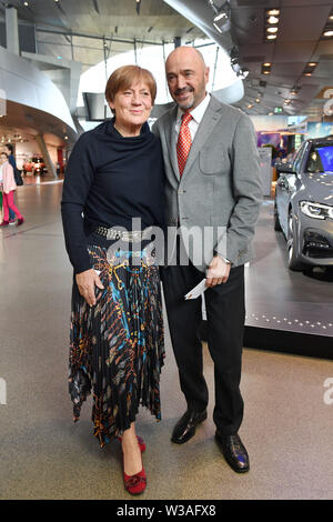 München, Deutschland. 13. Juli, 2019. Rosi Mittermaier mit Ehemann Christian Neureuther, Bayerische Sport Award 2019 in der BMW Welt, Roter Teppich, Roter Teppich am 13.07.2019. | Verwendung der weltweiten Kredit: dpa/Alamy leben Nachrichten Stockfoto