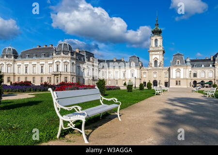 Berühmte ungarische Schloss (Schloss Festetics) in einer Stadt Keszthely. Stockfoto