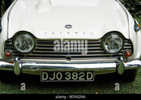 1966 weiss Triumph TR 4 ein klassisches Auto am Oakamoor Hill Climb, 13. Juli 2019, Oakamoor, Staffordshire, Großbritannien Stockfoto