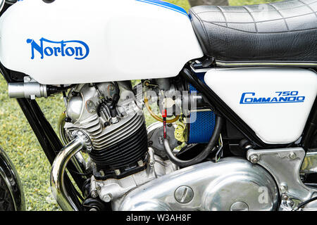 Norton Commando 750, classic Motorrad an der Oakamoor Hill Climb, 13. Juli 2019, Oakamoor, Staffordshire, Großbritannien Stockfoto