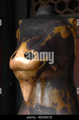 Bronzestatue eines Ram bei den Grünen Ram Tempel oder Grünen Ziege Tempel in Chengdu, China. Auch als die Grüne Ram oder Ziege Kloster bekannt. Ein chinesisches Taoist Stockfoto