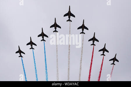 Paris, Frankreich. 14. Juli, 2019. Die Patrouille de France führt während der jährlichen Tag der Bastille Militärparade in Paris, Frankreich, am 14. Juli 2019. Credit: Gao Jing/Xinhua/Alamy leben Nachrichten Stockfoto