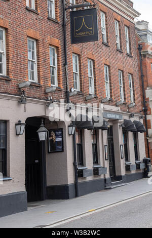 Das Sugar Hut, High Street Brentwood Essex. Eine bekannte Diskothek und die ursprüngliche Heimat von "Der einzige Weg, Essex' ist TOWIE. Stockfoto