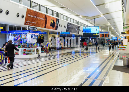 Departure Lounge im Inneren O.R Tambo International Airport, Johannesburg, Südafrika Stockfoto