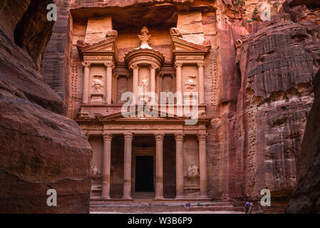 Al Khazneh (das Finanzministerium) an Petra, Jordanien Stockfoto