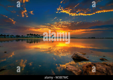 Morgen drama sunrise in Modon See Dammam Saudi Arabien Stockfoto