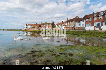 Ansicht bei Ebbe des kleinen Dorfes Bosham in der Nähe von Chichester an bosham Quay (bosham oder Chichester Harbour) in West Sussex, England, UK. Stockfoto