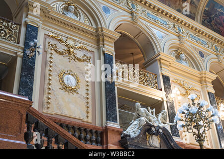 Lemberg, Ukraine - Juli 2, 2019: reich verzierten Innenraum Solomiya Krushelnytska Lemberg Staatlichen Akademischen Theater für Oper und Ballett Stockfoto