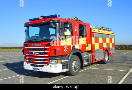 Scania moderne Feuer englne auf Asphalt geparkt Stockfoto