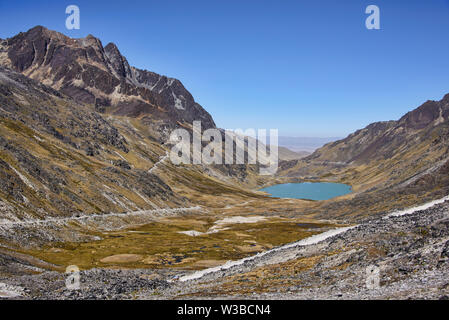 Anzeigen von Laguna Quta Thiya entlang der Cordillera Real Traverse, Bolivien Stockfoto
