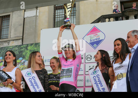 Udine, Italien. 14. Juli, 2019. Udine - 14-07-2019, Radfahren, Stufe 10, Meiringen 10 San Vito al Tagliamento - Udine, giro Rosa, Annemiek Van Vleuten wint de Giro rosa Credit: Pro Schüsse/Alamy leben Nachrichten Stockfoto