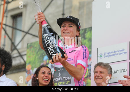 Udine, Italien. 14. Juli, 2019. Udine - 14-07-2019, Radfahren, Stufe 10, Meiringen 10 San Vito al Tagliamento - Udine, giro Rosa, Annemiek Van Vleuten wint de Giro rosa Credit: Pro Schüsse/Alamy leben Nachrichten Stockfoto