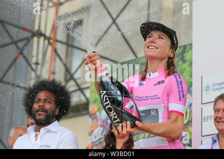 Udine, Italien. 14. Juli, 2019. Udine - 14-07-2019, Radfahren, Stufe 10, Meiringen 10 San Vito al Tagliamento - Udine, giro Rosa, Annemiek Van Vleuten wint de Giro rosa Credit: Pro Schüsse/Alamy leben Nachrichten Stockfoto