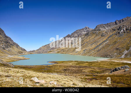 Anzeigen von Laguna Quta Thiya entlang der Cordillera Real Traverse, Bolivien Stockfoto