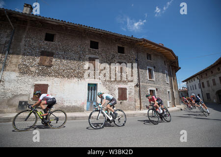 Udine, Italien. 14. Juli, 2019. Udine - 14-07-2019, Radfahren, Stufe 10, Meiringen 10 San Vito al Tagliamento - Udine, giro Rosa, tijdens het Peloton onderweg Meiringen 10 van de Giro rosa Credit: Pro Schüsse/Alamy leben Nachrichten Stockfoto