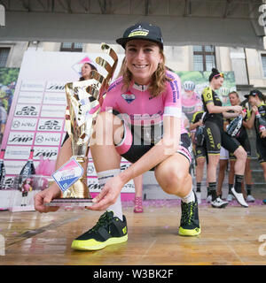 Udine, Italien. 14. Juli, 2019. Udine - 14-07-2019, Radfahren, Stufe 10, Meiringen 10 San Vito al Tagliamento - Udine, giro Rosa, Annemiek Van Vleuten wint de Giro rosa Credit: Pro Schüsse/Alamy leben Nachrichten Stockfoto