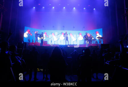 Nord Irland band zwei Tür cinema Club live während der Mallorca live Festival in Magaluf, Calvia in der spanischen Insel führt Stockfoto