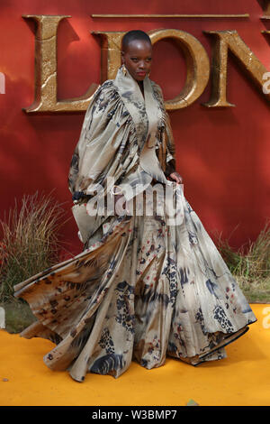 Florence Kasumba besucht die Europäische Premiere von Disney's der König der Löwen im Odeon Leicester Square, London. Stockfoto