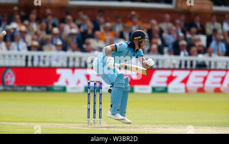 London, Großbritannien. 14. Juli, 2019. LONDON, ENGLAND. 14. Juli: Ben schürt in England während der ICC Cricket World Cup Finale zwischen England und Neuseeland an Cricket Ground des Herrn am 14. Juli 2019 in London, England. Credit: Aktion Foto Sport/Alamy leben Nachrichten Stockfoto