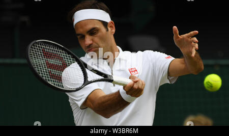 London, Großbritannien. 14. Juli, 2019. Die Meisterschaften in Wimbledon 2019 14072019 Roger Federer (SUI) in den Mens endgültige Gutschrift: Roger Parker/Alamy leben Nachrichten Stockfoto