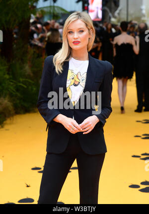 Laura Whitmore an Disney's DER KÖNIG DER LÖWEN Europäische Premiere in Leicester Square, London statt. Stockfoto