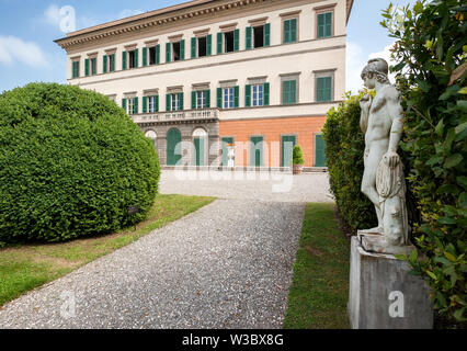 Marlia, Lucca, Italien - 2018, 25. Mai: Die Auffahrt der Villa Reale in Marlia, Lucca, Italien. Stockfoto