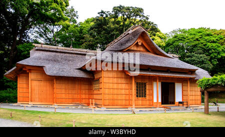 Diese ochaya oder Teehaus wurde ursprünglich zur Zeit der 11. Shogun erbaut und Hama-rikyu Gardens in Tokio, Japan Stockfoto