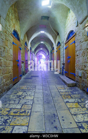 Akko, Israel - 08 Juli, 2019: Blick in die restaurierten Türkischen Basar in der Altstadt von Akko (Akko), Israel Stockfoto