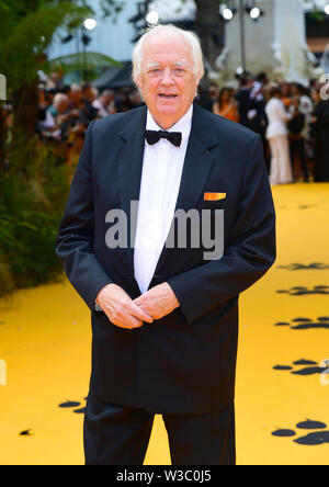 Sir Tim Rice an Disney's DER KÖNIG DER LÖWEN Europäische Premiere in Leicester Square, London statt. Stockfoto