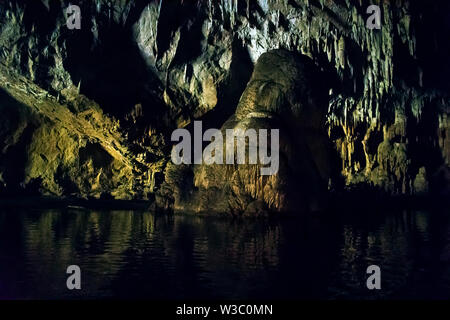 Innenansicht von Tham Nam Lod Höhle, Tham Lot, Mae Hong Son Provinz, Thailand Stockfoto