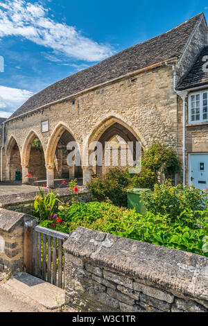 Der überlebende Teil des Arcade von St Johns Krankenhaus Chantry in Spitalgate Lane Cirencester Gloucestershire. Stockfoto