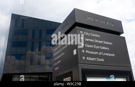 Anfahrt anmelden Pier Head werftenbereich von Liverpool Stockfoto