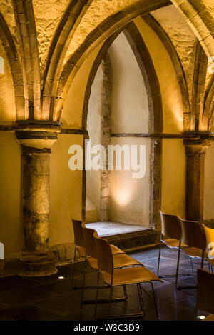 Mit typisch romanische Leiste vaulting Krypta, die Kathedrale von Rochester, Kent, England, Großbritannien Stockfoto