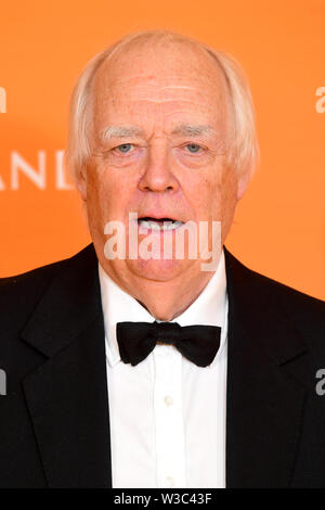 Sir Tim Rice an Disney's DER KÖNIG DER LÖWEN Europäische Premiere in Leicester Square, London statt. Stockfoto