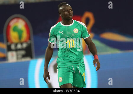 Kairo, Ägypten. 14. Juli, 2019. Der senegalesischen Sadio Mähne reagiert während der 2019 Afrika Cup Halbfinale Fußball Match zwischen Senegal und Tunesien am 30. Juni Stadion. Credit: gehad Hamdy/dpa/Alamy leben Nachrichten Stockfoto