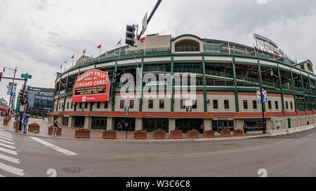 Wrigley Field Baseball Stadium - Heimat der Chicago Cubs - CHICAGO, USA - 10. Juni, 2019 Stockfoto