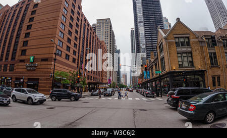 Strassenschlucht in Chicago - CHICAGO, USA - 10. Juni, 2019 Stockfoto