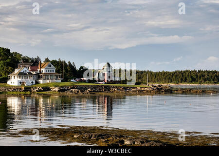 Häuser entlang Will Gut auf Bailey Island in Köln. Stockfoto