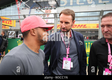 Silverstone, Großbritannien. 14. Juli, 2019. &#Xa9; Foto 4/LaPresse 14/07/2019 Silverstone, England Sport Formel 1 Grand Prix von England 2019 In der Pic: Startaufstellung, Nicolas Hamilton (GBR) mit Gareth Southgate (GBR) England Football Manager Credit: LaPresse/Alamy leben Nachrichten Stockfoto