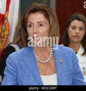 Nancy Pelosi 2015 Foto von JR Davis/CelebrityArchaeology.com Stockfoto