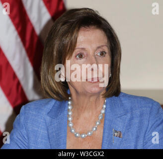 Nancy Pelosi 2015 Foto von JR Davis/CelebrityArchaeology.com Stockfoto