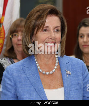 Nancy Pelosi 2015 Foto von JR Davis/CelebrityArchaeology.com Stockfoto