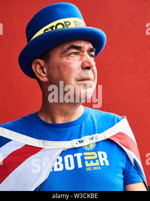 Uxbridge, London, UK. 14. Juli 2019. Steve Bray, der gekämpft hat Artikel 50, außerhalb des Volkes Stimme Rallye in Uxbridge zu widerrufen. Quelle: Thomas Bowles/Alamy leben Nachrichten Stockfoto